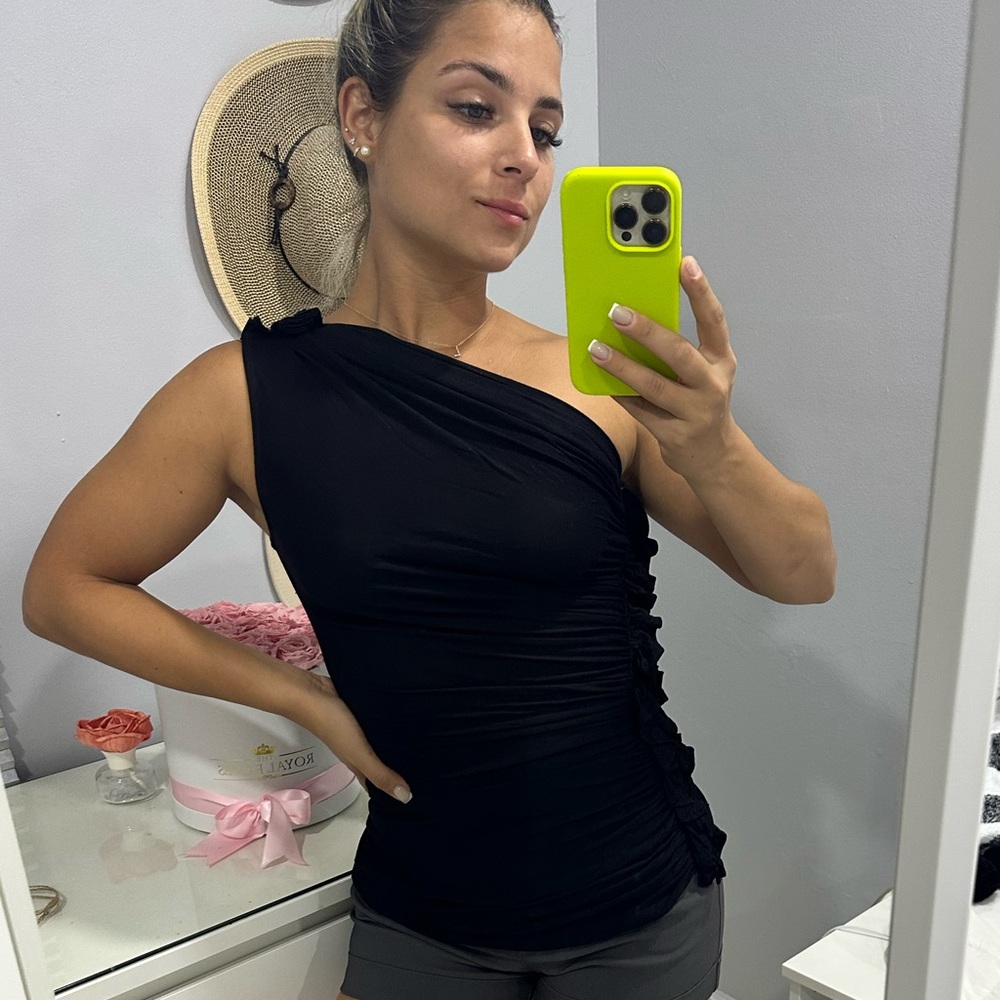 One shoulder blouse with side zipper
